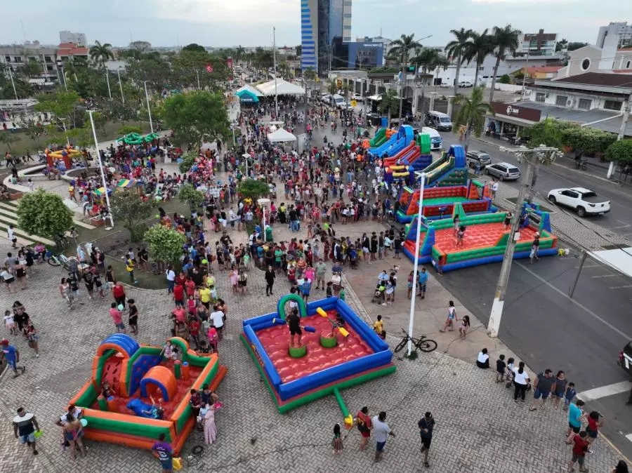 Dia das Crianças em Primavera do Leste leva centenas de famílias para a Praça Matriz